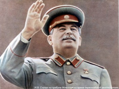 stalin_na_tribune_mavzoleya-450x340.jpg