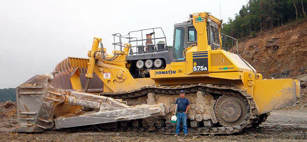 samyi-bolshoi-buldozer-komatsu-d575.jpg